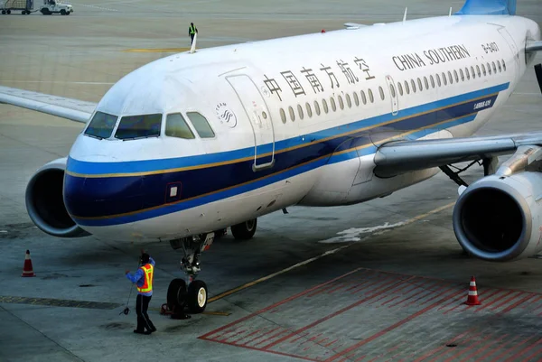 Avión Pasajeros China Eastern Airlines Representa Aeropuerto Internacional Qingdao Liuting — Foto de Stock