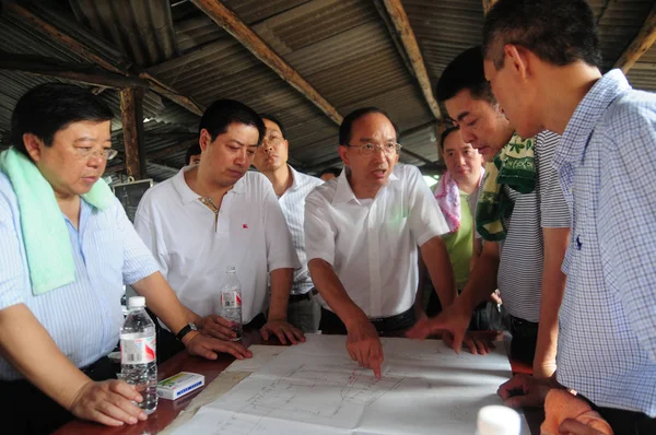 Chengyun Mitte Stellvertretender Gouverneur Der Südwestchinesischen Sichuan Provinz Betreibt Eine — Stockfoto