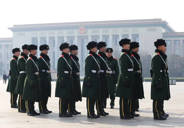 Chinesische Paramilitärische Polizisten Patrouillieren Auf Dem Tian Anmen Platz Vor — Stockfoto