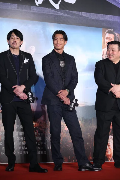 日本男演员舒奥亚吉 和日本男孩集团 中的阿基拉出席了2017年4月19日在台湾台北举行的新片 武士塔塔拉 首映式活动 — 图库照片