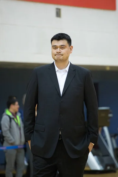 Отставной Китайский Баскетболист Мин Председатель Китайской Баскетбольной Ассоциации Cba Реагирует — стоковое фото