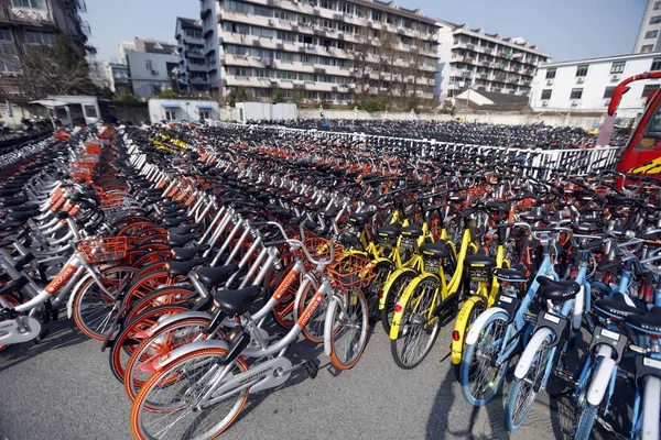 Fietsen Van Chinese Fiets Sharing Diensten Mobike Oranje Ofo Geel — Stockfoto