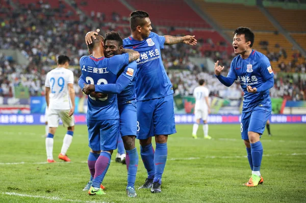 Der Nigerianische Fußballspieler Obafemi Martins Von Shanghai Greenland Shenhua Feiert — Stockfoto