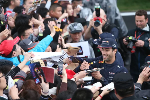 Daniel Ricciardo Pilote Australien Signe Des Autographes Pour Les Fans — Photo