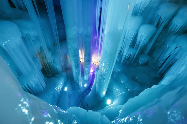 Vista Cueva Hielo Más Grande China Con Luces Colores Montaña — Foto de Stock