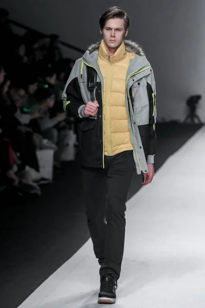 Модель Демонстрирует Новое Творение Показе Мод Rico Lee Время Шанхайской — стоковое фото