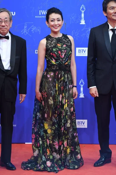 日本の女優夏川結衣 センター 2017 中国の北京で第 回北京国際映画祭の開会式のレッド カーペットに到着 — ストック写真