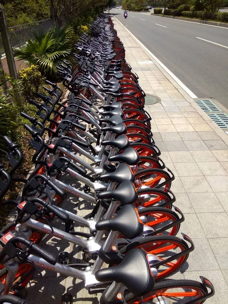 Rowerów Chińskich Rowerów Dzielenie Świadczenie Mobike Ustawieni Ulicy Mieście Shenzhen — Zdjęcie stockowe