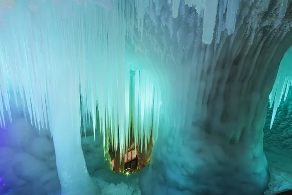 Vista Cueva Hielo Más Grande China Con Luces Colores Montaña — Foto de Stock