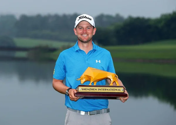 Bernd Wiesberger Austria Holds His Trophy Winning 2017 Shenzhen International — стоковое фото