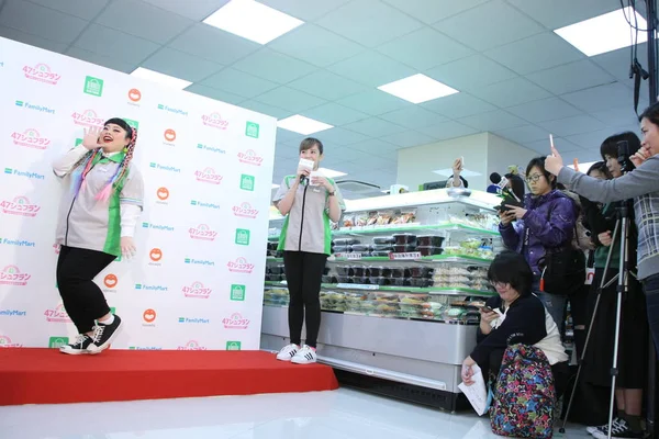 Japanse Actrice Komiek Naomi Watanabe Vormt Tijdens Een Promotioneel Evenement — Stockfoto