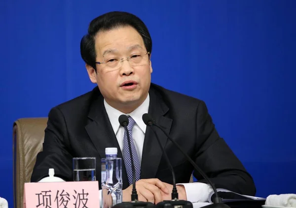 Xiang Junbo Předseda Čínské Pojišťovací Regulační Komise Kula Hovoří Tiskové — Stock fotografie