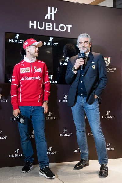Piloto Alemán Sebastian Vettel Ferrari Izquierda Posa Durante Una Ceremonia — Foto de Stock