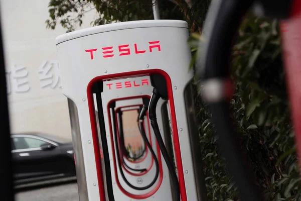 Tesla Elektroautos Werden Einer Tesla Superladestation Shanghai China Aufgeladen Februar — Stockfoto