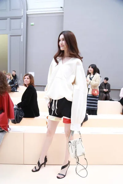 Modelo Chino Sui Posa Desfile Moda Chloe Durante Semana Moda — Foto de Stock