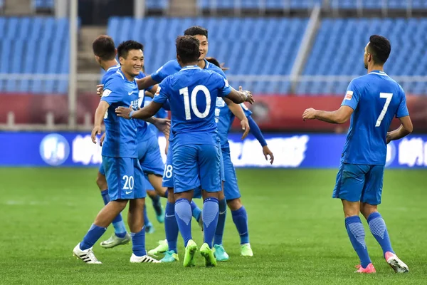 Jogadores Guangzhou Celebram Depois Marcar Gol Contra Liaoning Whowin Sua — Fotografia de Stock