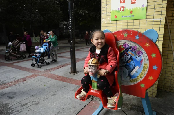 Lan Jingyi Niña Años Divierte Paseo Diversiones Parque Chongqing China — Foto de Stock