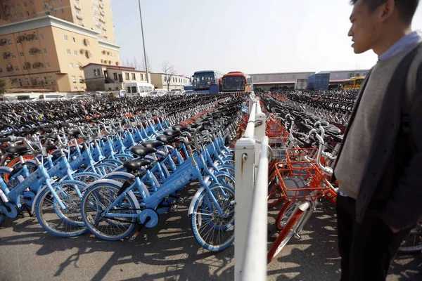Bicicletas Los Servicios Chinos Bicicletas Compartidas Mobike Naranja Xiaoming Danche — Foto de Stock