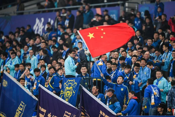 Los Aficionados Fútbol Gritan Consignas Para Mostrar Apoyo Jiangsu Suning — Foto de Stock