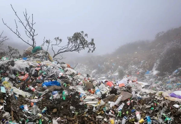 Śmieci Pozostawione Przez Niesfornych Turystów Jest Zdjęciu Niubei Mountain Znany — Zdjęcie stockowe