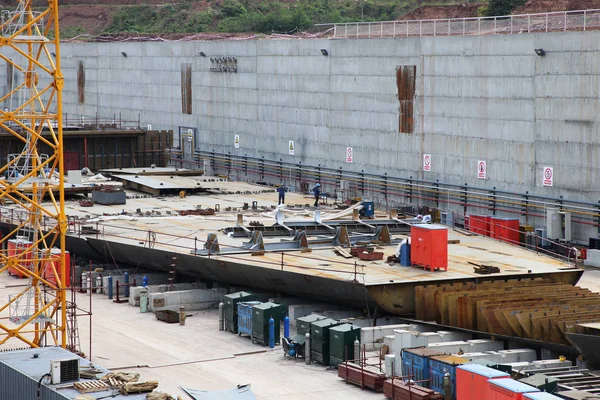 Trabalhadores Chineses Trabalham Local Construção Uma Réplica Grande Escala Navio — Fotografia de Stock