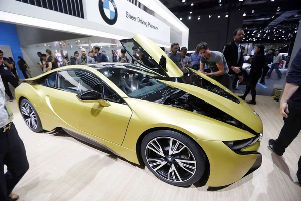 Bmw Protonic Frozen Yellow Edition Display Launch Event Volkswagen Ahead — Stock Photo, Image