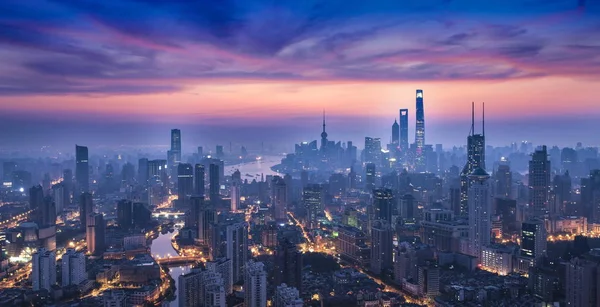 黄浦江 上海タワー 戻って最も高い上海世界金融センターは 陸家嘴金融街のスカイラインが戻って 番目高い 東方明珠テレビ塔 戻って第 高いと他の高層ビルと空 — ストック写真
