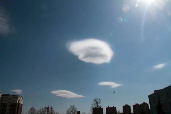 Una Nube Forma Ovni Representa Cielo Ciudad Weihai Provincia Shandong —  Fotos de Stock