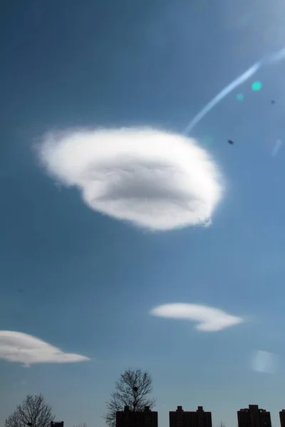 Una Nube Forma Ovni Representa Cielo Ciudad Weihai Provincia Shandong —  Fotos de Stock