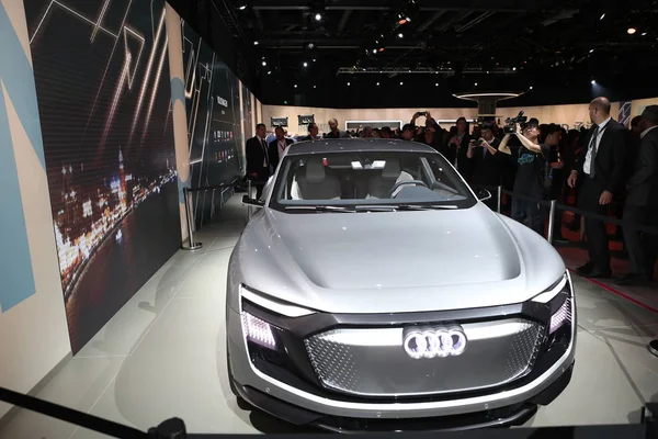 Une Audi Tron Sportback Concept Est Exposée Lors Événement Lancement — Photo