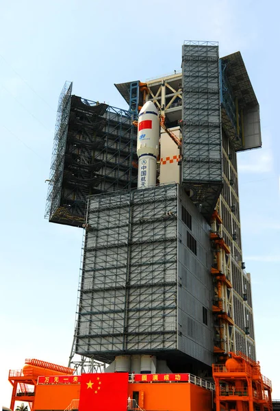 Nosná Raketa Dlouhého Března Přepravující První Nákladní Kosmickou Loď Tianzhou — Stock fotografie