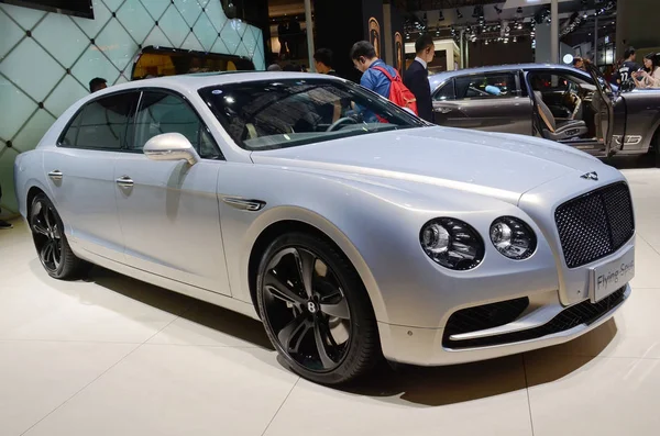 Uçan Bentley Çıkıntısı Ekranda Shanghai Uluslararası Otomobil Sanayi Fuarı Olarak — Stok fotoğraf