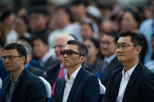 Ponny Huateng Höger Ordförande Och Tencent Holdings Ltd Sköter Avtäckningsceremony — Stockfoto
