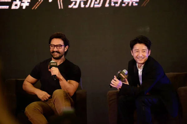 Der Indische Schauspieler Aamir Khan Links Und Der Chinesische Starboxer — Stockfoto
