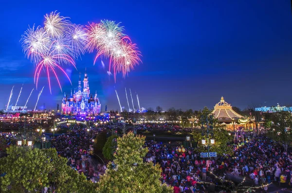Fireworks Exploduje Nad Disney Castle Šanghaji Disneylandu Šanghaji Disney Resort — Stock fotografie