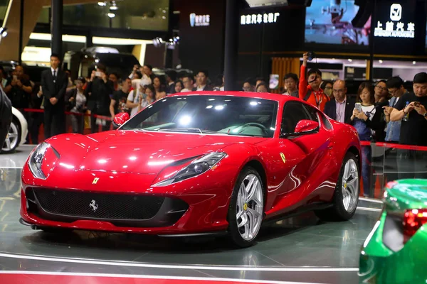 Ein Ferrari 812 Superschneller Sportwagen Wird Während Der Internationalen Ausstellung — Stockfoto