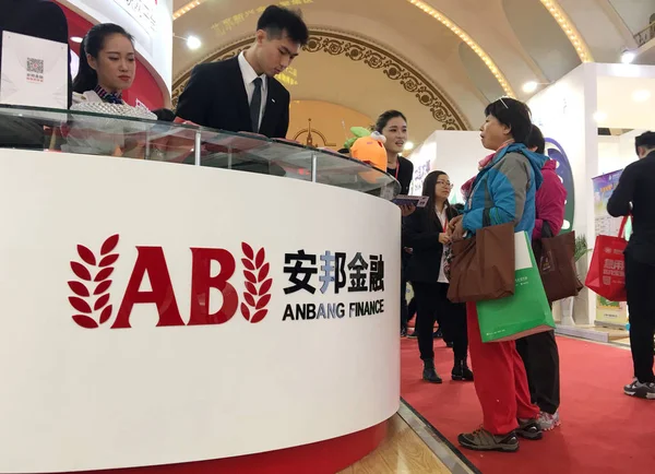 People Visit Stand Anbang Finance Anbang Insurance Group Exhibition Beijing — Stock Photo, Image