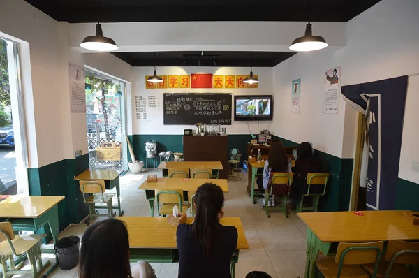 Chinesische Konsumenten Essen Mittagessen Einem Restaurant Der Stadt Chengdu Der — Stockfoto