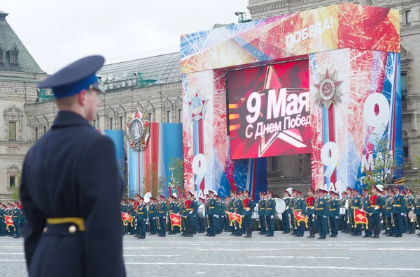 ナチス ドイツ上の勝利の第 周年を記念の 1941 1945年大祖国戦争 東部フロントの世界大戦 ロシアのモスクワで 2017 日戦勝記念日軍事パレード中に軍楽隊を実行します — ストック写真