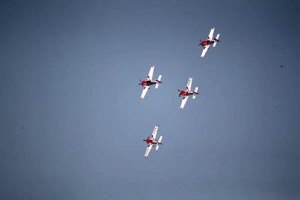 Αεροβατική Αεροσκάφη Εκτελέσει Κατά Διάρκεια Airshow Zhengzhou 2017 Στην Πόλη — Φωτογραφία Αρχείου