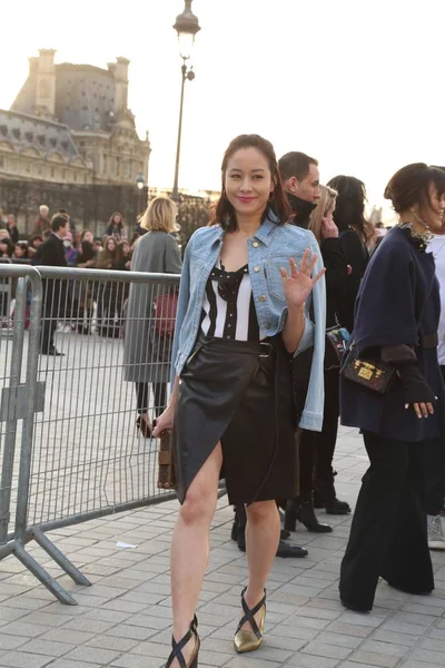 Actriz Taiwanesa Canadiense Karena Lam Asiste Desfile Moda Louis Vuitton —  Fotos de Stock