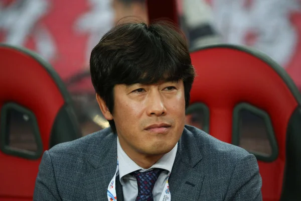 Главный Тренер Южной Кореи Чжон Вон Наблюдает Игроки Соревнуются Против — стоковое фото