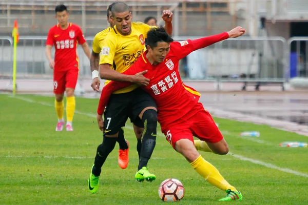 Futbolista Brasileño Alan Carvalho Guangzhou Evergrande Taobao Desafía Futbolista Changchun — Foto de Stock