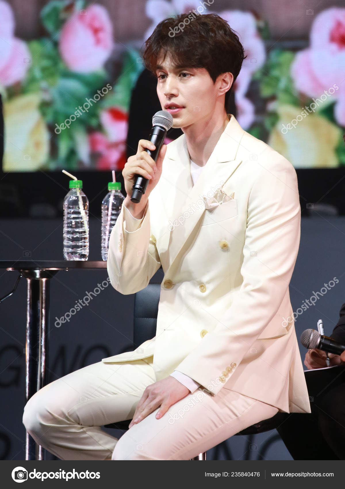 South Korean Actor Lee Dong Wook Attends His Fan Meeting – Stock Editorial  Photo © ChinaImages #235840476