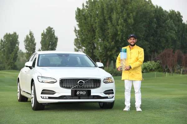 Alexander Levy France Pose Avec Son Trophée Après Avoir Remporté — Photo