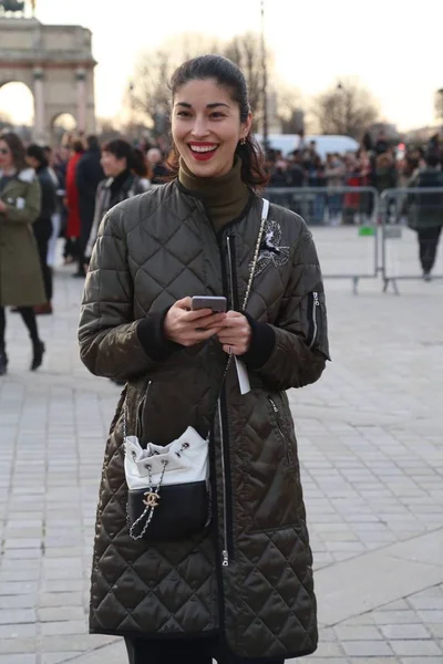 Caroline Issa Fashion Director Tank Magazine Partecipa Alla Louis Vuitton — Foto Stock