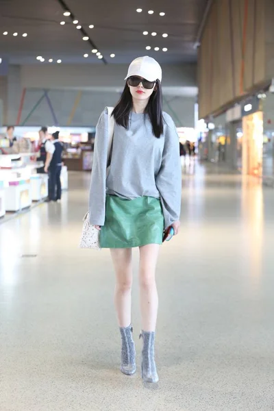 Chinese Actrice Yang Afgebeeld Internationale Luchthaven Van Shanghai Pudong Zoals — Stockfoto