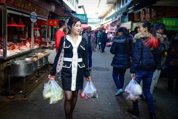 Летняя Китаянка Сюй Минь Прозванная Волшебной Красотой Магазины Еды Рынке — стоковое фото