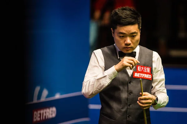 Ding Junhui China Marca Señal Cuando Considera Una Oportunidad Para — Foto de Stock