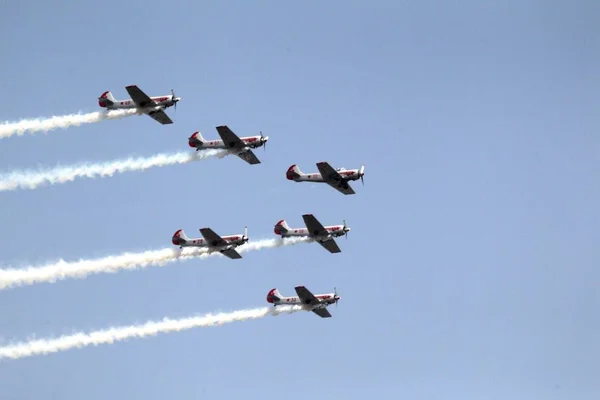 Gli Aerei Acrobatici Esibiscono Durante Zhengzhou Airshow 2017 Nella Città — Foto Stock